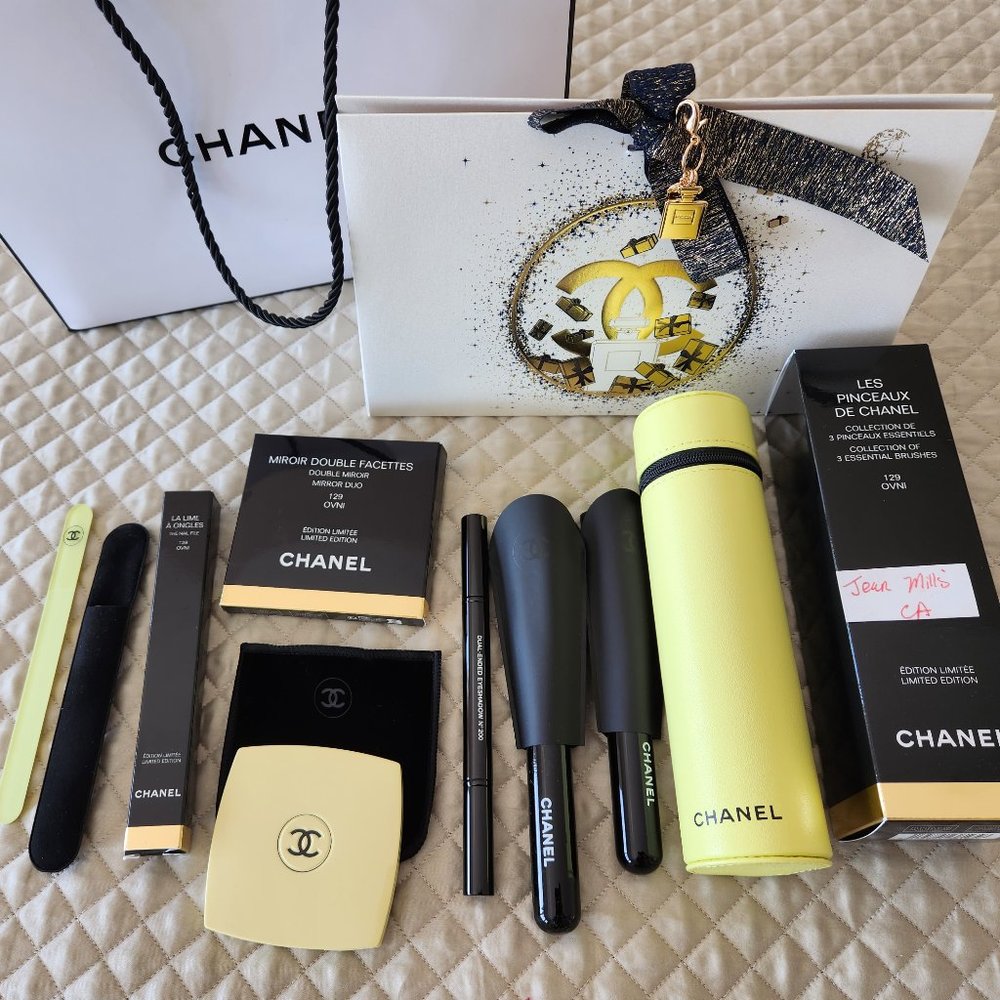 Chanel Mirror + Brush set + Charm
